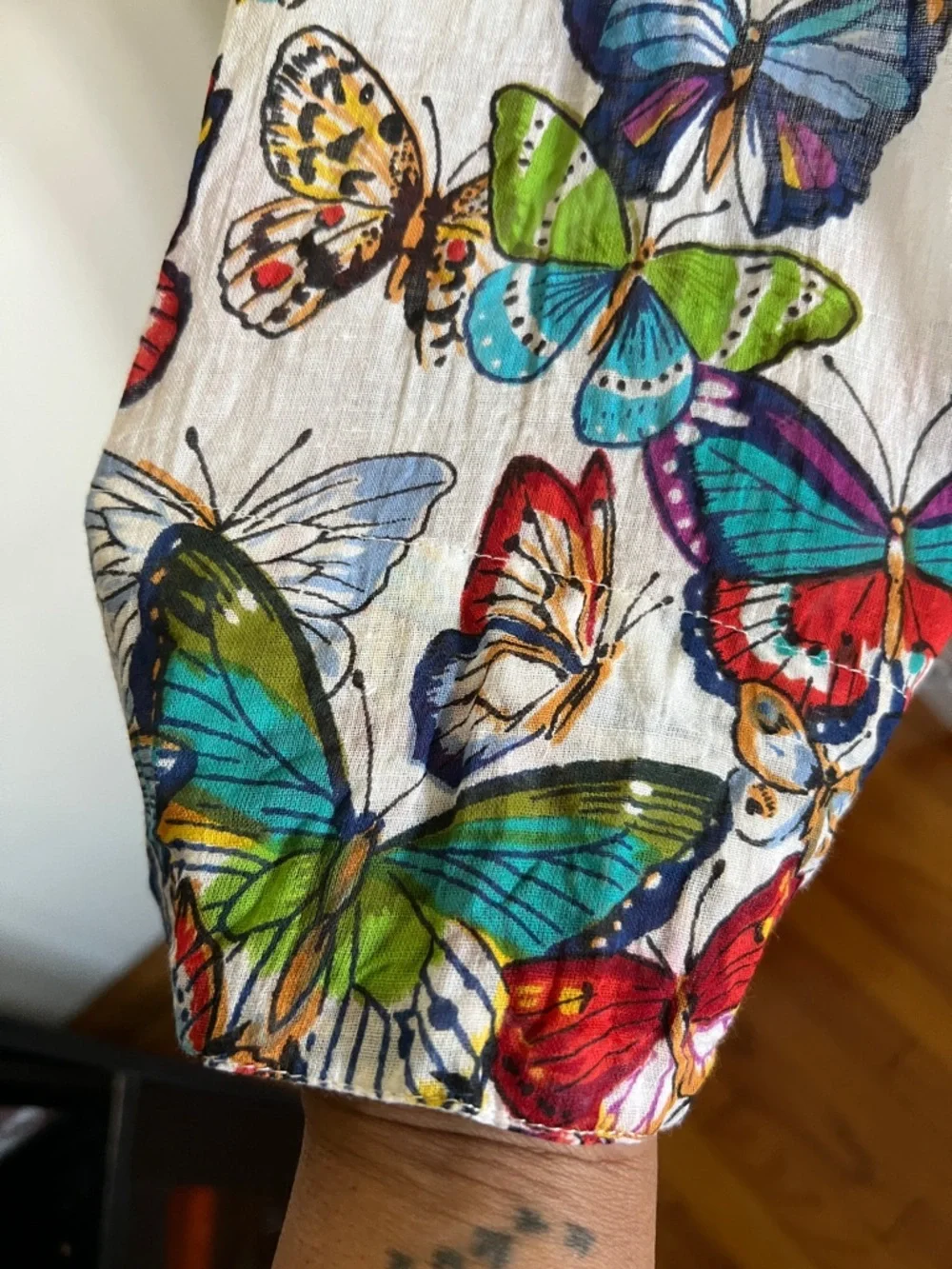 Colori di Mare White Button-Front Tunic with Butterfly Accent - Picture 6 of 12